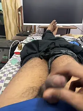 Snapshot of slaveboi9876 chatting on 12/16/25, 03:44 slaveboi9876 online show from 12/16/25, 03:44