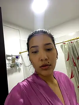 Snapshot of IsabellaJoness_ chatting on 10/05/25, 11:41 IsabellaJoness online show from 10/05/25, 11:41