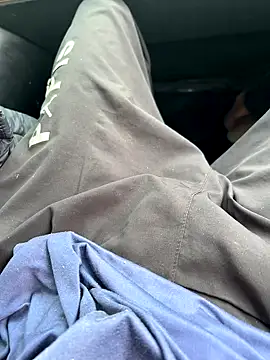 Snapshot of henrique61 chatting on 09/24/25, 11:24 henrique61 online show from 09/24/25, 11:24