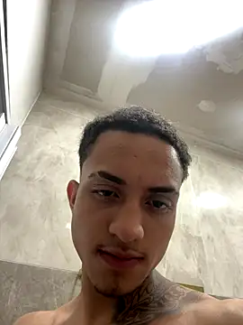 Snapshot of henrique61 chatting on 10/19/25, 08:26 henrique61 online show from 10/19/25, 08:26