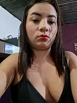 hot-mom22 online show from 12/21/25, 11:06