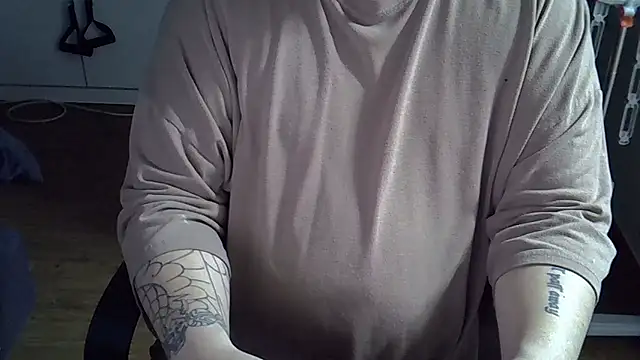 Snapshot of CAOSLOAD chatting on 01/14/26, 10:10 CAOSLOAD online show from 01/14/26, 10:10