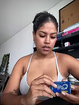 miiabrown18 online show from 10/22/25, 03:34