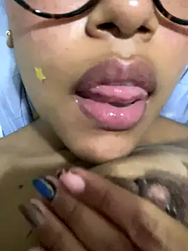 miiabrown18 online show from 12/14/25, 11:42