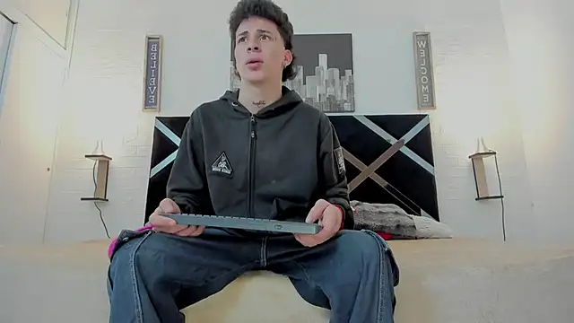 Snapshot of iammariano chatting on 11/19/25, 04:01 iammariano online show from 11/19/25, 04:01