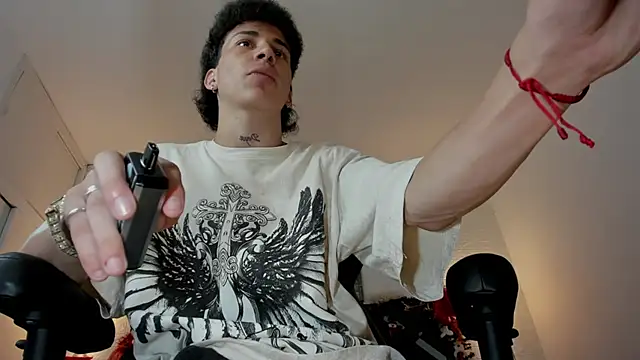 Snapshot of iammariano chatting on 12/04/25, 02:54 iammariano online show from 12/04/25, 02:54