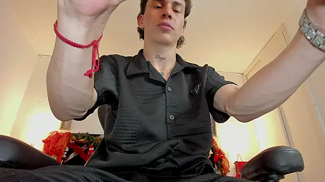 Snapshot of iammariano chatting on 12/20/25, 03:46 iammariano online show from 12/20/25, 03:46