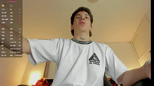 Snapshot of iammariano chatting on 12/23/25, 02:42 iammariano online show from 12/23/25, 02:42