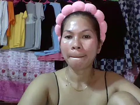 Snapshot of sexyanne1988 chatting on 02/15/26, 12:03 sexyanne1988 online show from 02/15/26, 12:03