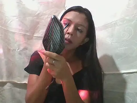 Snapshot of Kim25xxxx chatting on 10/26/25, 01:00 Kim25xxxx online show from 10/26/25, 01:00