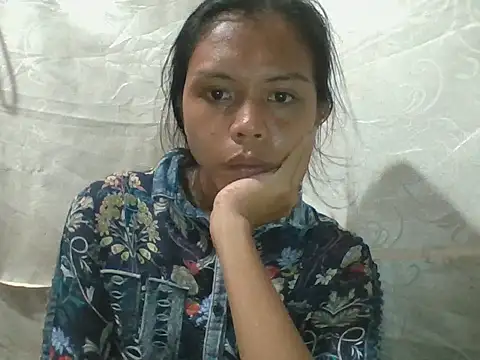 Snapshot of Kim25xxxx chatting on 11/18/25, 12:31 Kim25xxxx online show from 11/18/25, 12:31