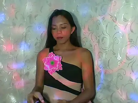 Snapshot of Kim25xxxx chatting on 12/05/25, 10:35 Kim25xxxx online show from 12/05/25, 10:35