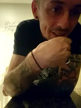 Snapshot of six6six9 chatting on 09/24/25, 06:06 six6six9 online show from 09/24/25, 06:06