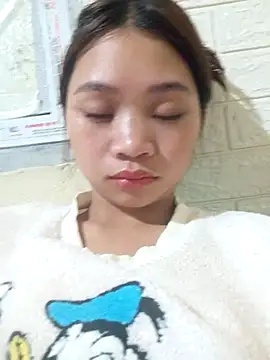 Snapshot of Mayy1 chatting on 10/26/25, 12:00 Mayy1 online show from 10/26/25, 12:00