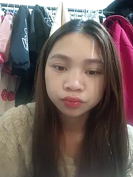 Snapshot of Mayy1 chatting on 11/21/25, 02:21 Mayy1 online show from 11/21/25, 02:21