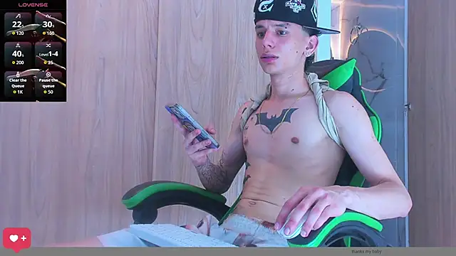 Snapshot of Skinny_batman chatting on 09/26/25, 03:16 Skinny batman online show from 09/26/25, 03:16