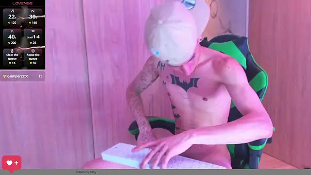 Snapshot of Skinny_batman chatting on 10/25/25, 02:35 Skinny batman online show from 10/25/25, 02:35