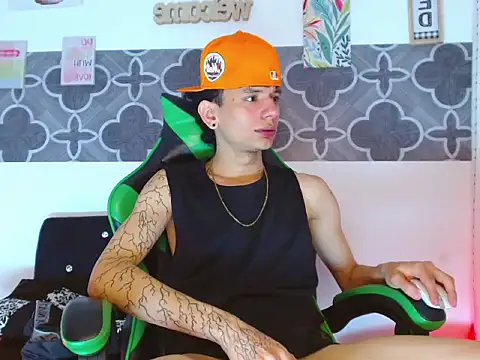 Snapshot of Skinny_batman chatting on 12/01/25, 08:58 Skinny batman online show from 12/01/25, 08:58