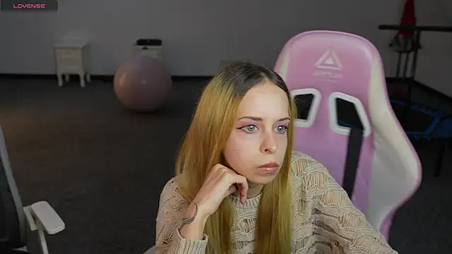 Luchi Sun online show from 10/25/25, 10:12