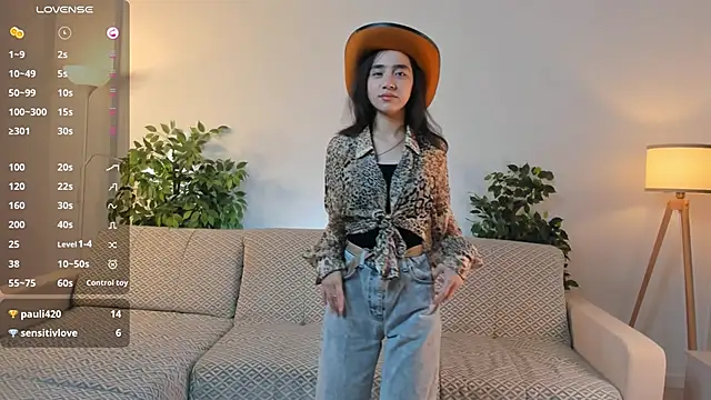 LoidaTatom online show from 10/04/25, 01:14