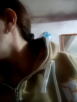 Snapshot of suka-bae chatting on 10/14/25, 03:35 suka-bae online show from 10/14/25, 03:35