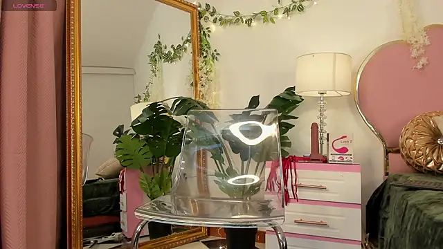 Snapshot of NaiaWhisper chatting on 10/04/25, 05:16 NaiaWhisper online show from 10/04/25, 05:16