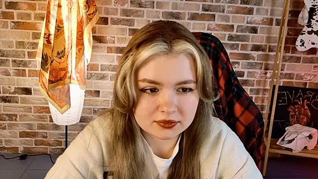 Snapshot of HaleySun chatting on 09/25/25, 03:27 HaleySun online show from 09/25/25, 03:27