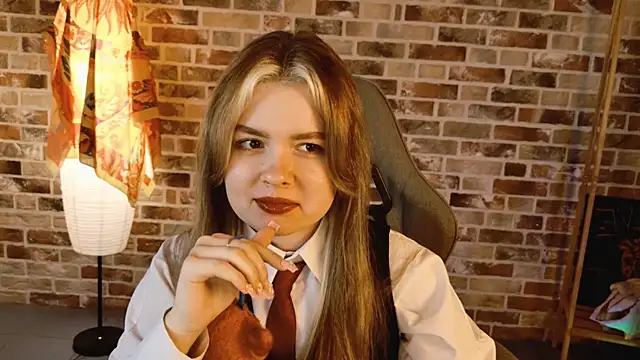 Snapshot of HaleySun chatting on 09/28/25, 05:02 HaleySun online show from 09/28/25, 05:02