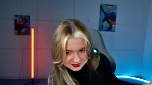 Snapshot of HaleySun chatting on 10/01/25, 01:17 HaleySun online show from 10/01/25, 01:17