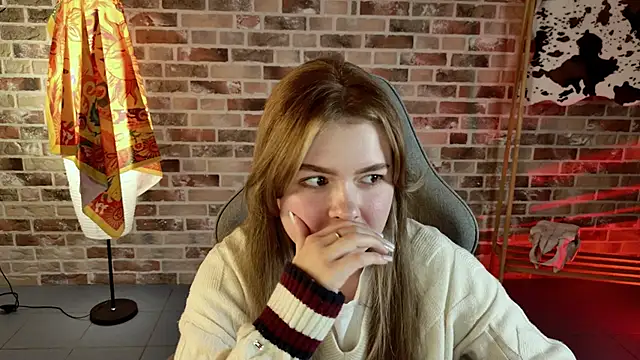 Snapshot of HaleySun chatting on 10/14/25, 01:34 HaleySun online show from 10/14/25, 01:34