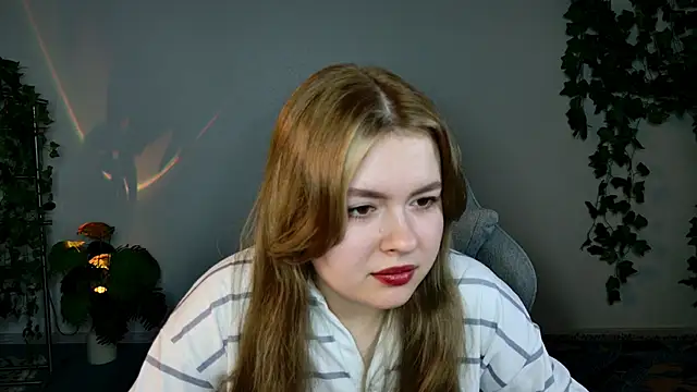 Snapshot of HaleySun chatting on 10/17/25, 09:12 HaleySun online show from 10/17/25, 09:12
