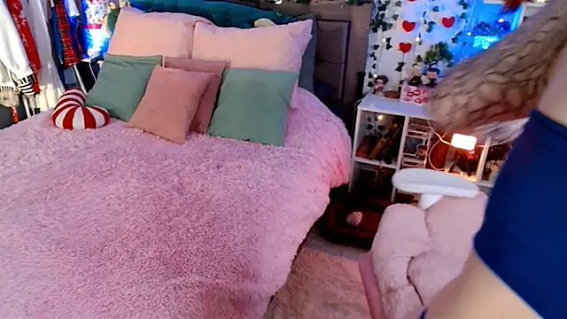 Ayla Hicks online show from 03/28/26, 08:19