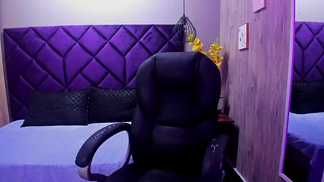 Snapshot of ChloeCampbell03 chatting on 10/04/25, 12:58 ChloeCampbell03 online show from 10/04/25, 12:58