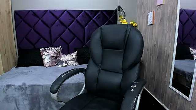 Snapshot of ChloeCampbell03 chatting on 11/08/25, 05:45 ChloeCampbell03 online show from 11/08/25, 05:45