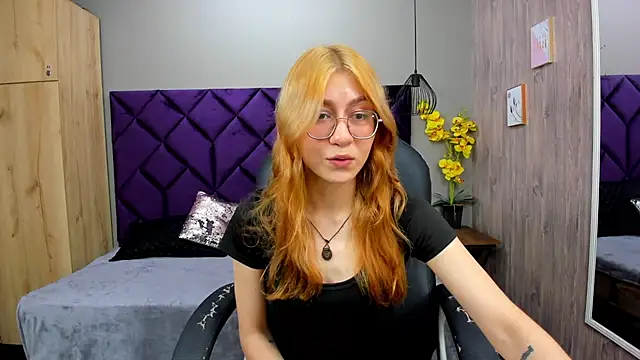 Snapshot of ChloeCampbell03 chatting on 11/12/25, 01:11 ChloeCampbell03 online show from 11/12/25, 01:11