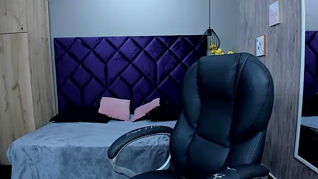 Snapshot of ChloeCampbell03 chatting on 11/22/25, 04:17 ChloeCampbell03 online show from 11/22/25, 04:17