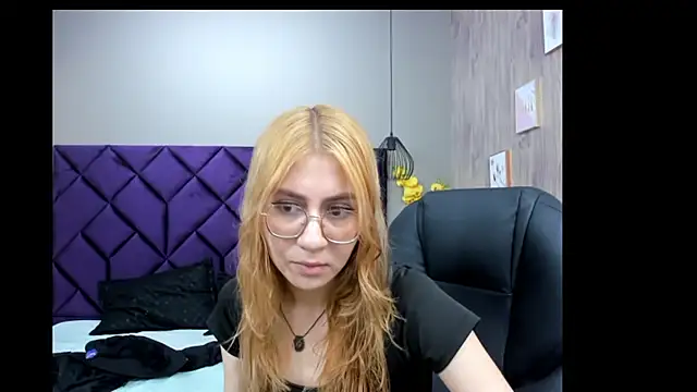 Snapshot of ChloeCampbell03 chatting on 11/28/25, 11:35 ChloeCampbell03 online show from 11/28/25, 11:35