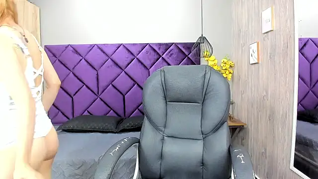 Snapshot of ChloeCampbell03 chatting on 12/02/25, 07:20 ChloeCampbell03 online show from 12/02/25, 07:20