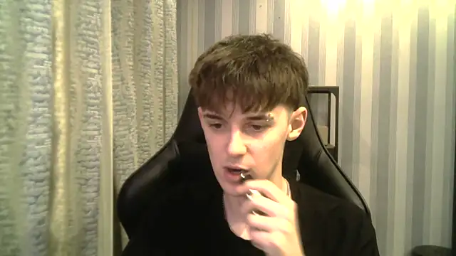 Hoot Dude  online show from 12/16/25, 05:40