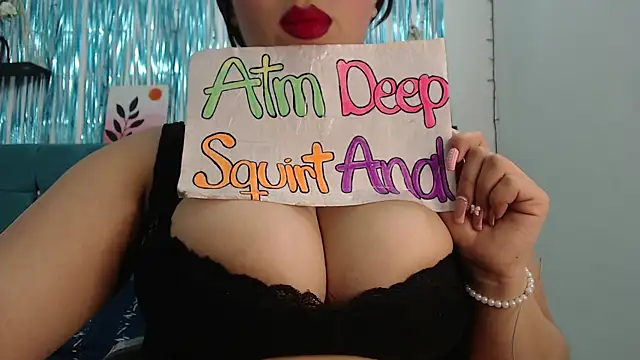 Snapshot of Emilyfire_69 chatting on 11/10/25, 01:21 Emilyfire 69 online show from 11/10/25, 01:21