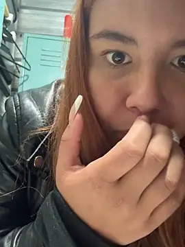 Snapshot of Violettt_hot chatting on 12/16/25, 01:27 Violettt hot online show from 12/16/25, 01:27