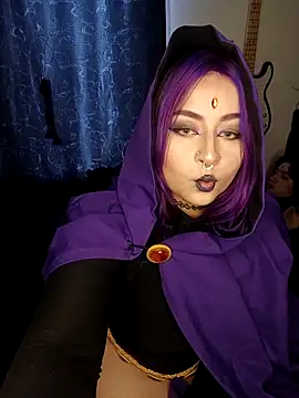 Snapshot of Iluromi chatting on 10/30/25, 06:19 Iluromi online show from 10/30/25, 06:19