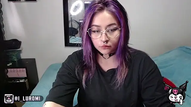 Snapshot of Iluromi chatting on 11/20/25, 03:34 Iluromi online show from 11/20/25, 03:34