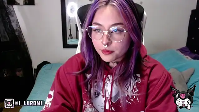 Snapshot of Iluromi chatting on 11/24/25, 03:45 Iluromi online show from 11/24/25, 03:45