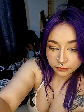 Snapshot of Iluromi chatting on 11/27/25, 03:36 Iluromi online show from 11/27/25, 03:36