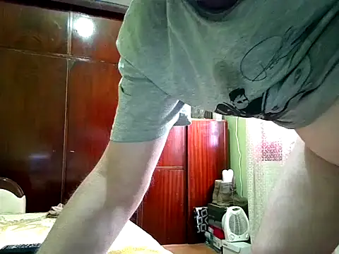 Snapshot of rockos1976 chatting on 10/18/25, 01:12 rockos1976 online show from 10/18/25, 01:12