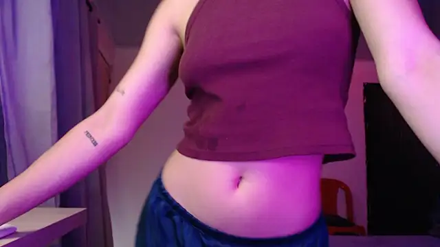 Snapshot of LittleCheerry69 chatting on 10/22/25, 12:49 LittleCheerry69 online show from 10/22/25, 12:49