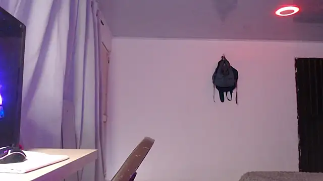 Snapshot of LittleCheerry69 chatting on 10/31/25, 07:48 LittleCheerry69 online show from 10/31/25, 07:48