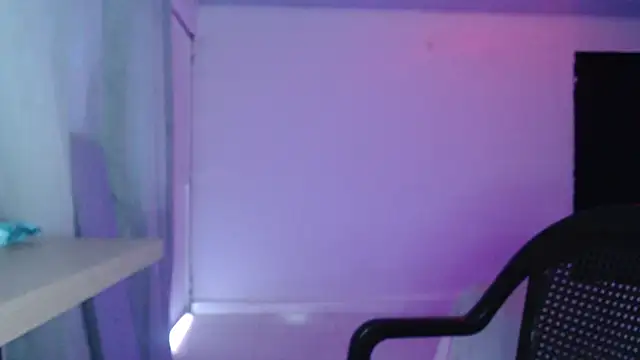 Snapshot of LittleCheerry69 chatting on 11/08/25, 06:07 LittleCheerry69 online show from 11/08/25, 06:07