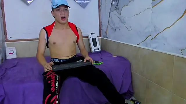 Snapshot of ALEX_MILLER25 chatting on 09/26/25, 07:51 ALEX MILLER25 online show from 09/26/25, 07:51